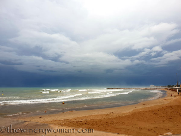 Stormy_skies_beach_Sitges10_10.19.18_TWW