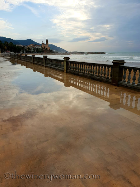 Stormy_skies_beach_Sitges11_10.19.18_TWW