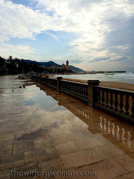 Stormy_skies_beach_Sitges13_10.19.18_TWW