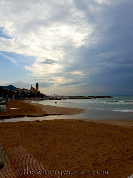 Stormy_skies_beach_Sitges15_10.19.18_TWW