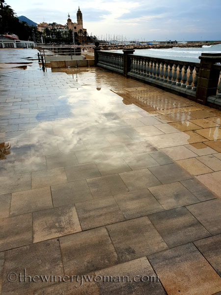 Stormy_skies_beach_Sitges16_10.19.18_TWW