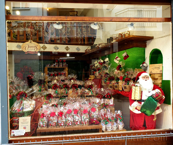 Christmas_window2_11.8.19_TWW