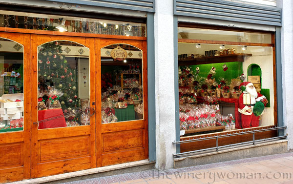 Christmas_window_11.8.19_TWW